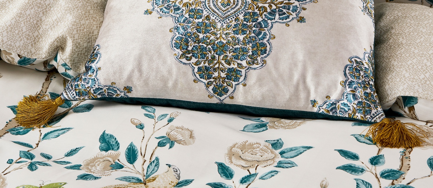 SANDERSON Andhara Cushion Cameo 01 